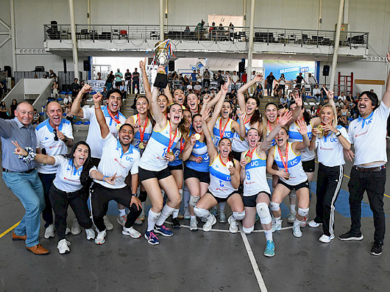 Equipo de vóleibol femenino UC