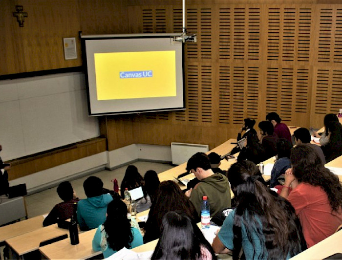 Estudiantes en sala de clases