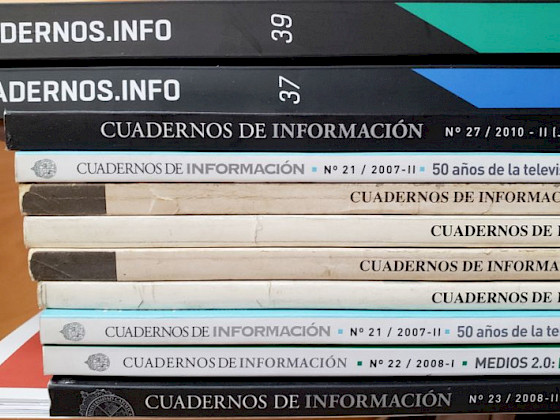 varias ediciones de Cuadernos de Información