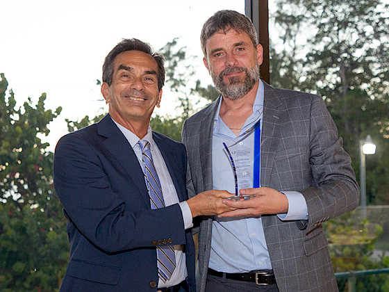 Stefan Gelcich y el profesor Daniel Suman, de la U. de Miami.- Foto U. de Miami