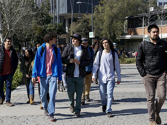 Alumnos en el Campus San Joaquín. Foto Dirección de Comunicaciones