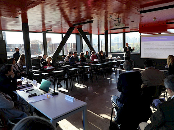 Foro Universitario UC desde la Facultad de Arquitectura y Estudios Urbanos.- Foto Karina Fuenzalida