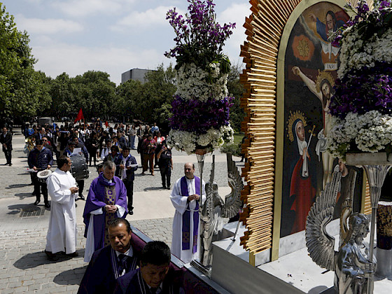 Procesión en honor al Señor de los Milagros, celebración originaria de Perú. Foto Dirección de Comunicaciones