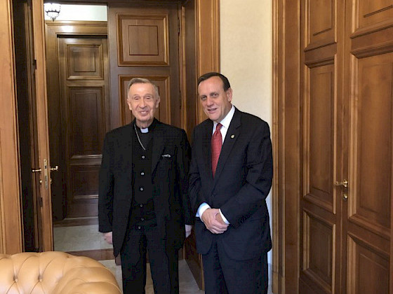 El rector reunido con el Cardenal Luis Ladaria sj, Prefecto de la Congregación para la Doctrina de la Fe