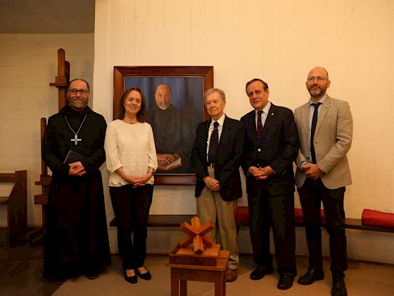 Entrega del Premio Gabriel Guarda. En la foto: José Luis Olivares, Abad; Rosa María Lazo, Vicerrectora UC; Hernán Rodríguez, ganador premio; Ignacio Sánchez, Rector UC; Umberto Bonomo, director CENPUC  Foto Dirección de Comunicacionesi