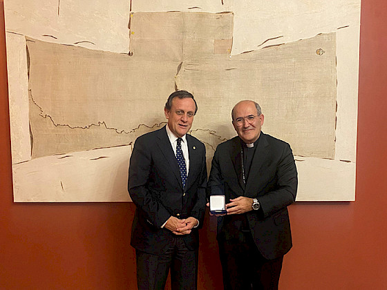 Rector Ignacio Sánchez con Cardenal Tolentino Mendonca