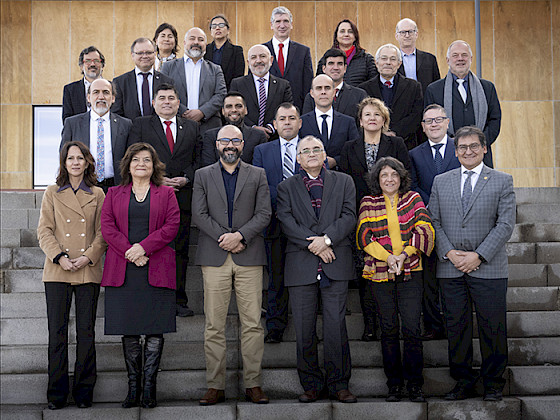 Fotografía grupal rectores asistentes a la reunión del 25 de abril 2024. Fotos: Comunicaciones UMAG y Comunicaciones CRUCH