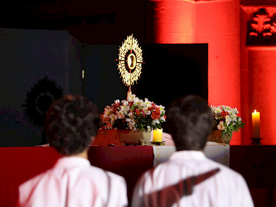 Imagen de altar en iglesia