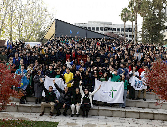 imagen correspondiente a la noticia: "400 escolares se reunieron en la UC para decir “Somos el ahora de Dios”"