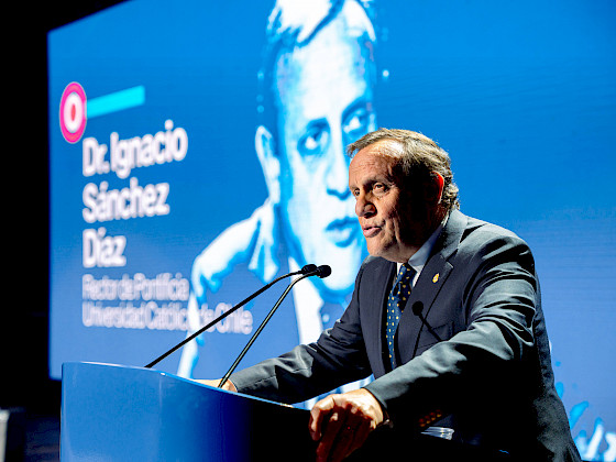 Rector Ignacio Sánchez en la graduación 2024 de la UCU. Foto UCU