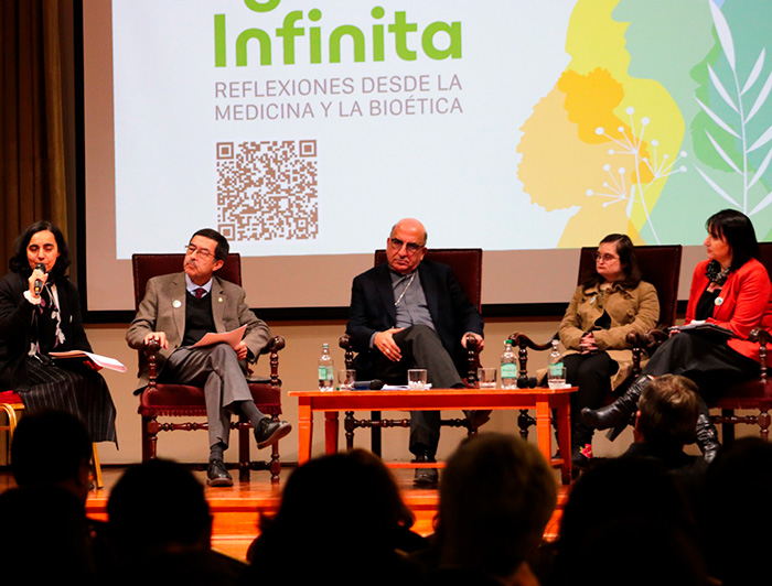 Seminar about Dignitas Infinita with the presence of the Chancellor Fernando Chomalí.