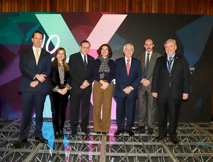 President of UC Chile, Ignacio Sánchez, along with authorities of the UC Innovation Center and entrepreneurs.