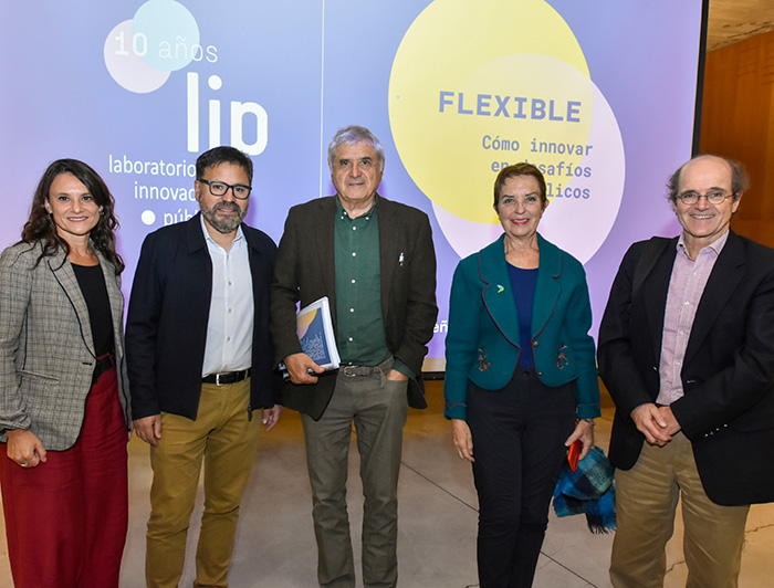 Participantes del lanzamiento del libro Flexible: cómo innovar en desafíos públicos.