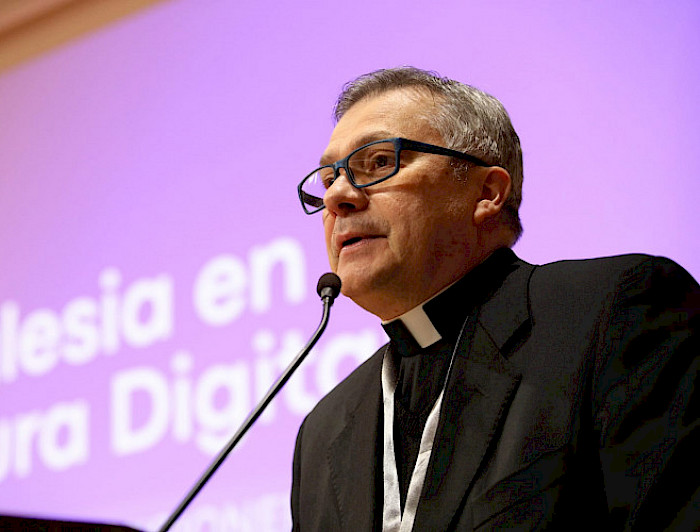 imagen correspondiente a la noticia: "Monseñor Lucio Adrián: "La comunicación es la esencia de la actividad de la iglesia""