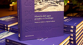 Portada del libro Historia del Agua Potable en Santiago.