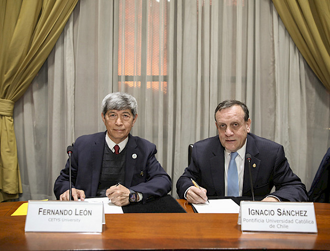 During the meeting, several agreements of understanding were signed to promote international collaboration between universities. (Photo: Karina Fuenzalida, UC Chile Communications) 