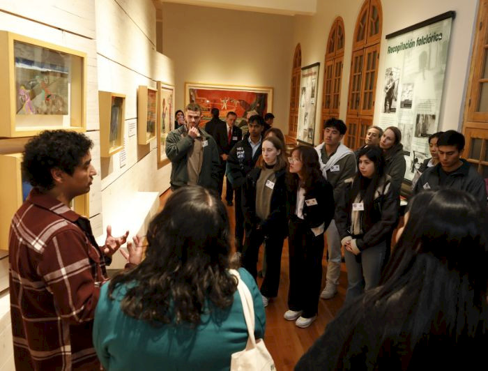 Students of University of Singapore in the exhibition hall Aula de Arte y Artesanía de los Pueblos Originarios