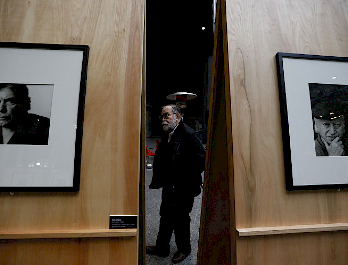 Centro de Extensión UC Oriente, exposición Luis Poiirección de Comunicaciones rot.- Foto D