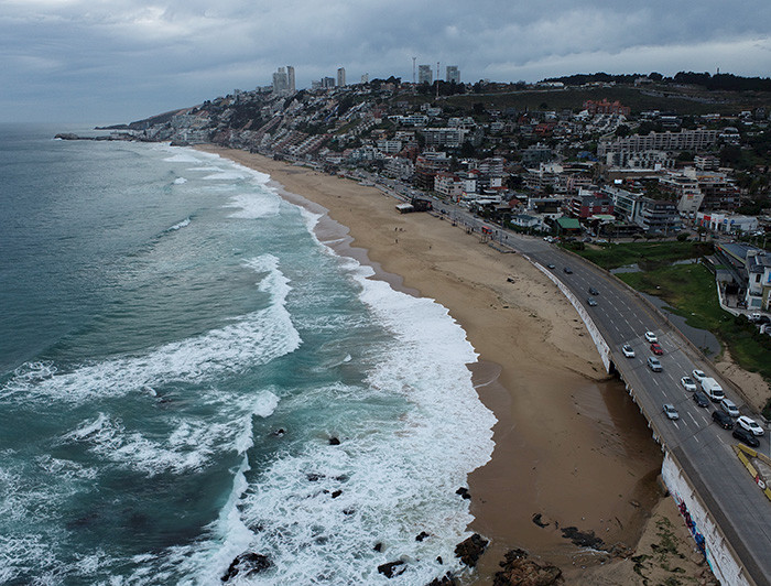 Vista aérea de la costa en Reñaca, región de Valparaíso.