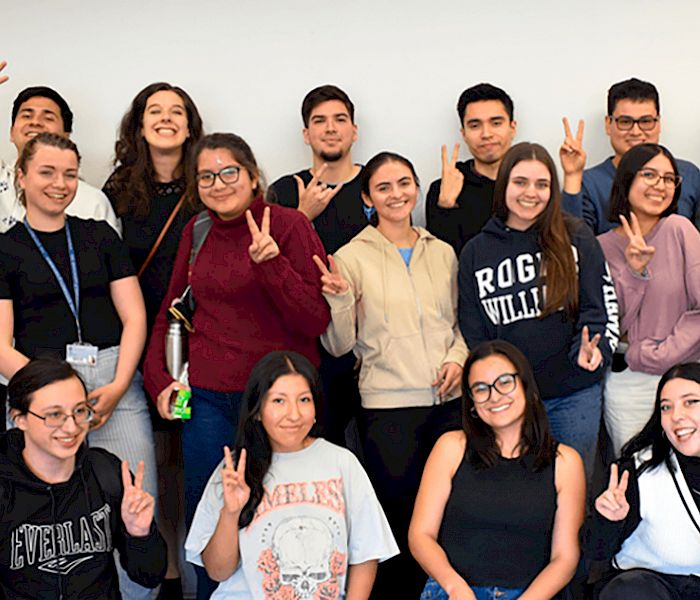 Jóvenes participantes del programa Talk and Lunch