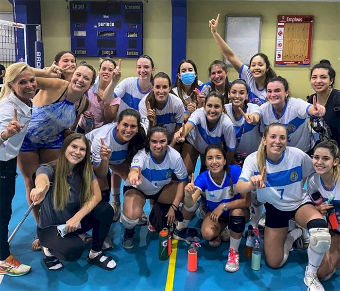 Equipo de voleibol mujeres de la UC.