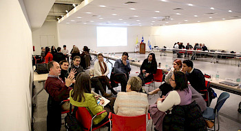 Grupos de conversación en Foro Universitario UC 2024.- Foto Karina Fuenzalida, Dirección de Comunicaciones UC