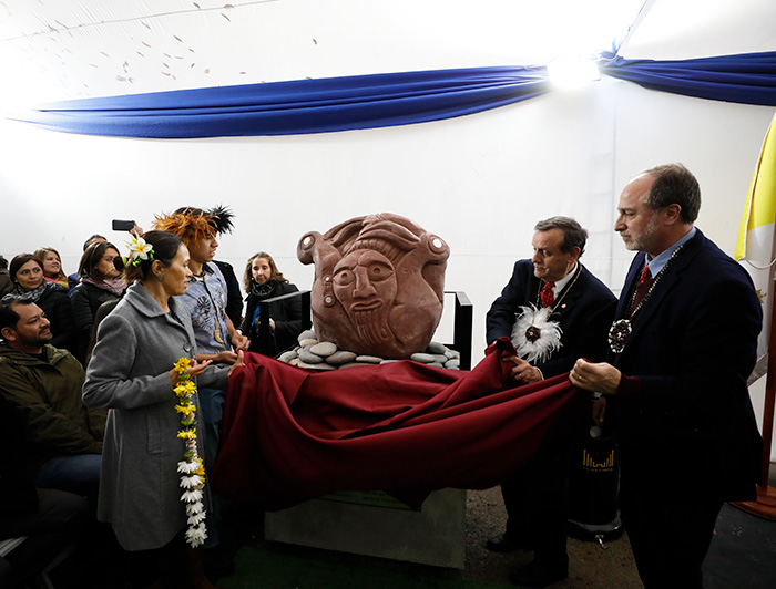 Inauguración de la escultura “Hono Maramarama”.