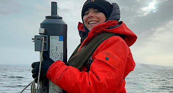 Marianne Buscaglia durante su investigación en el océano.