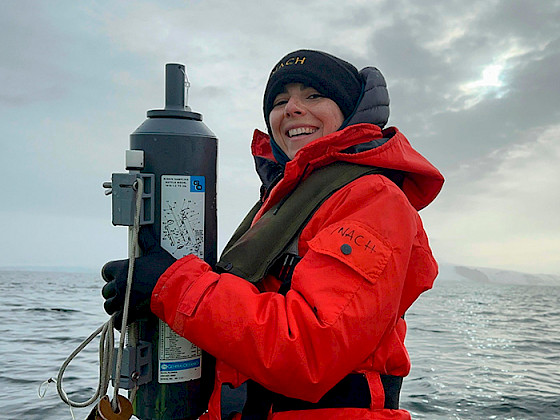 Marianne Buscaglia durante su investigación en el océano.