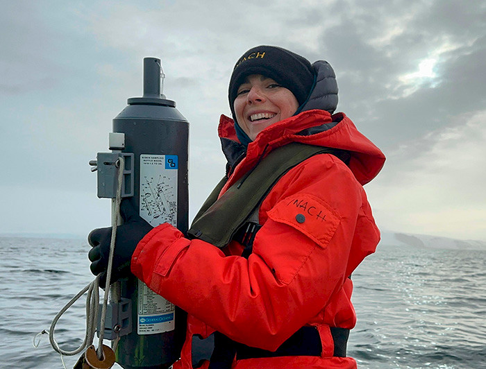 Marianne Buscaglia durante su investigación en el océano.