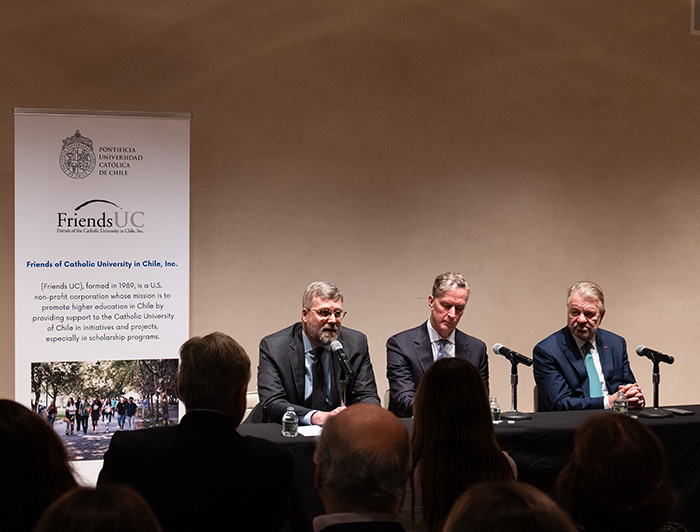 Expositores de la conferencia “Elecciones de Estados Unidos y su impacto internacional” .