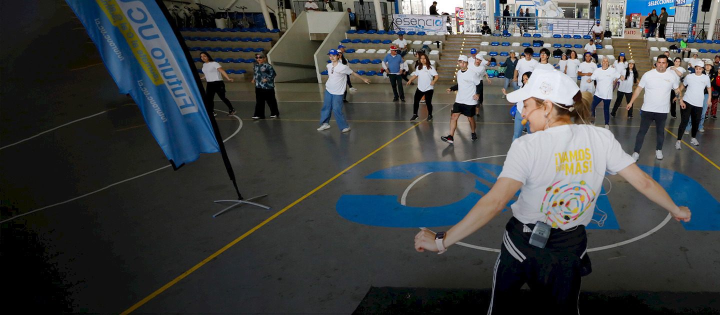 Baile entretenido en jornada deportiva de Futuro UC.