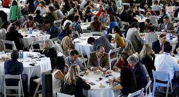 Diálogo en la universidad.- Foto Dirección de Comunicaciones