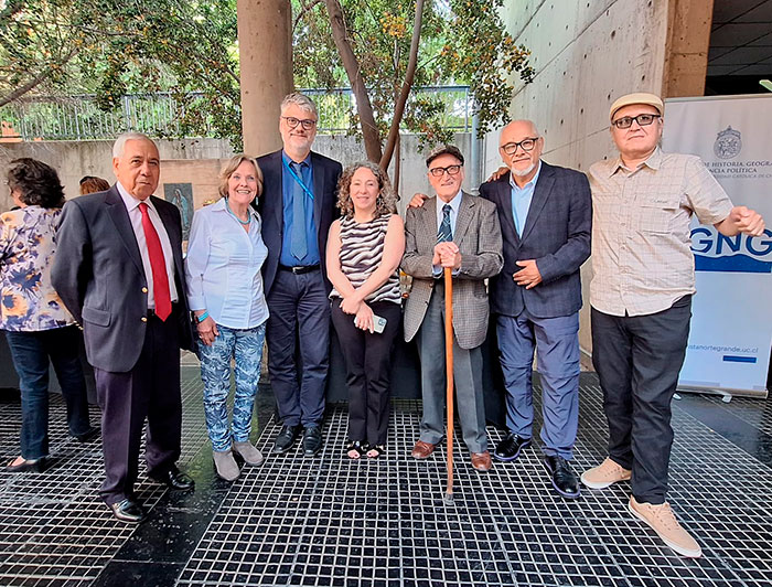 Grupo de académicos de la Facultad de Historia, Geografía y Ciencia Política UC