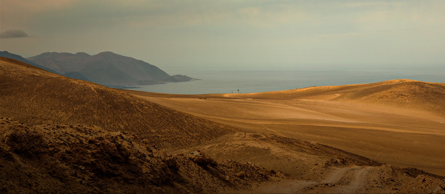 Desierto de Atacama y el océano Pacífico al fondo