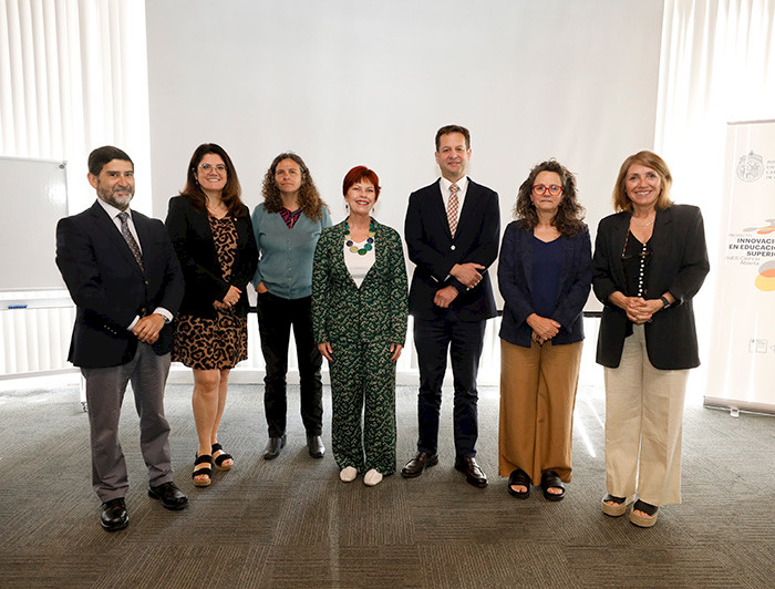 Autoridades de la UC involucradas con el proyecto InES Ciencia Abierta.