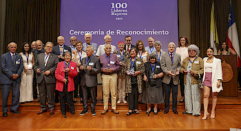 Líderes mayores con el rector Ignacio Sánchez. Foto Dirección de Comunicaciones