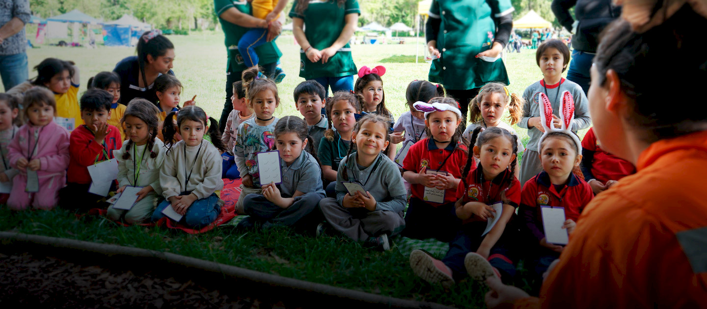 Niños y niñas participan en una actividad organizada por el PAR Explora RM Sur Oriente