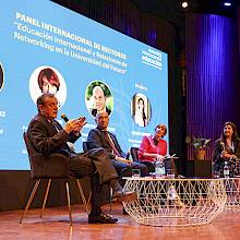 Panel de expertos durante la inauguración del Summit de ES.- Foto Karina Fuenzalida