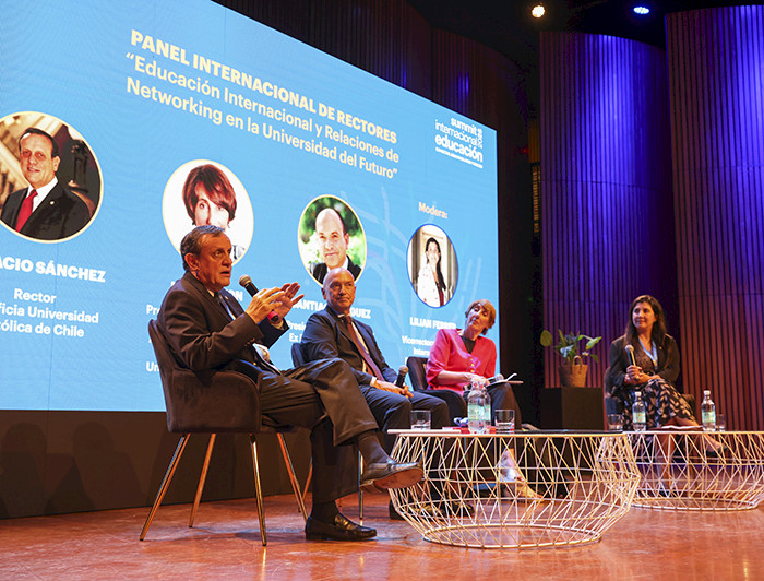 Panel de expertos durante la inauguración del Summit de ES.- Foto Karina Fuenzalida