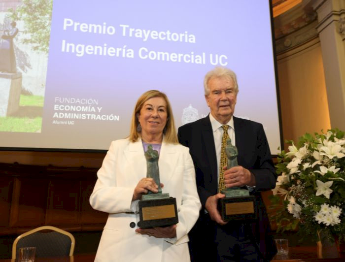 imagen correspondiente a la noticia: "Ana Holuigue y Rolf Lüders son premiados por la Fundación Facultad de Economía y Administración UC"