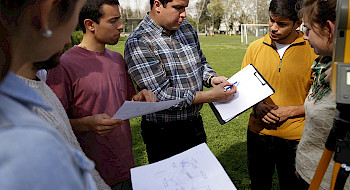 Alumnos con profesor. Foto Dirección de Comunicaciones