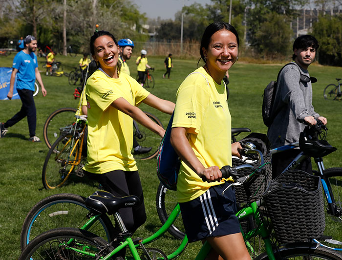 Estudiantes en bicicletas 