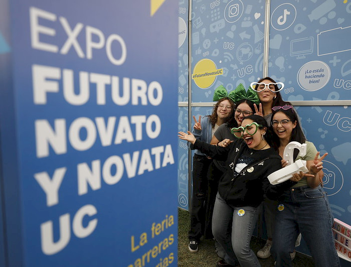 A group of students at the UC Chile Future Freshman Expo posing with playful accessories and smiles. (Photo credit: UC Chile)