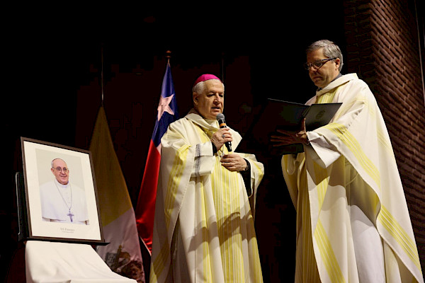 Priest Osvaldo Fernández de Castro and Monsignor Lorenzelli