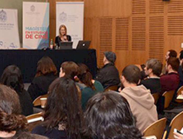 imagen correspondiente a la noticia: "Coloquio reunió a académicos y estudiantes para discutir sobre la transformación del cine chileno"