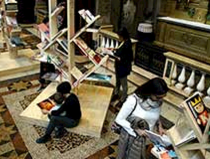 imagen correspondiente a la noticia: "Destacada colección de libros presentada en Feria de Bolonia llega a la UC"