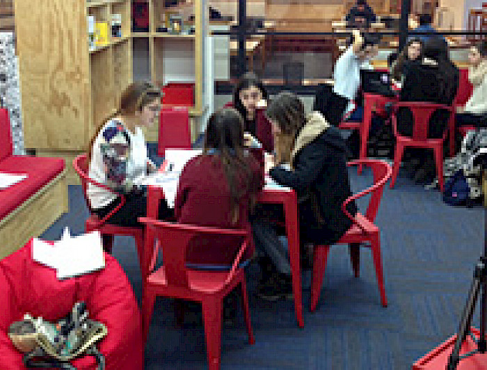 imagen correspondiente a la noticia: "Estudiantes de Educación trabajan comprensión de lectura en Biblioteca Escolar Futuro"