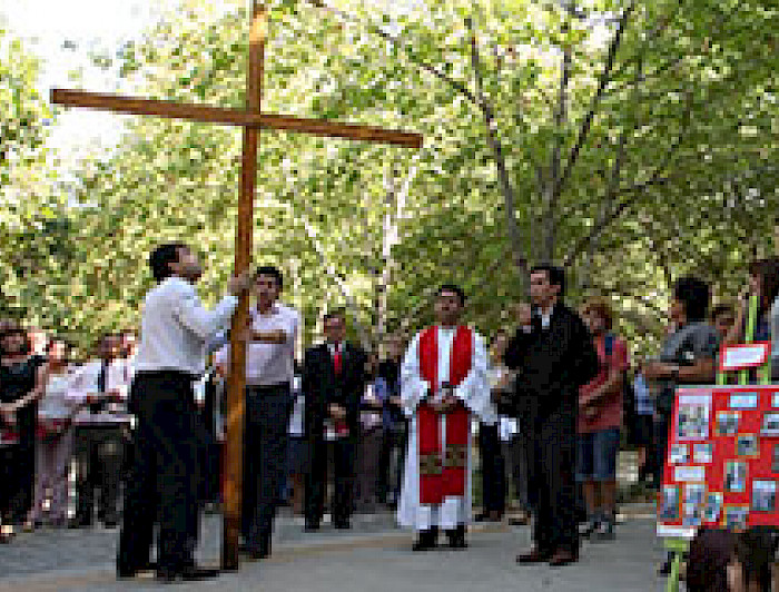 imagen correspondiente a la noticia: "La Comunidad UC vive el Via Crucis"